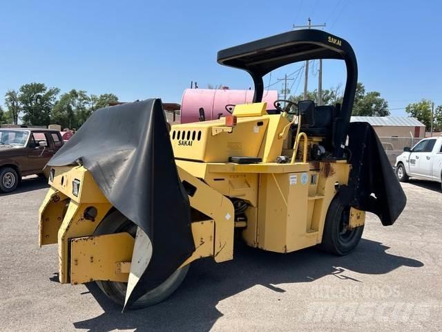 Sakai GW750 Pneumorehvidega rullid