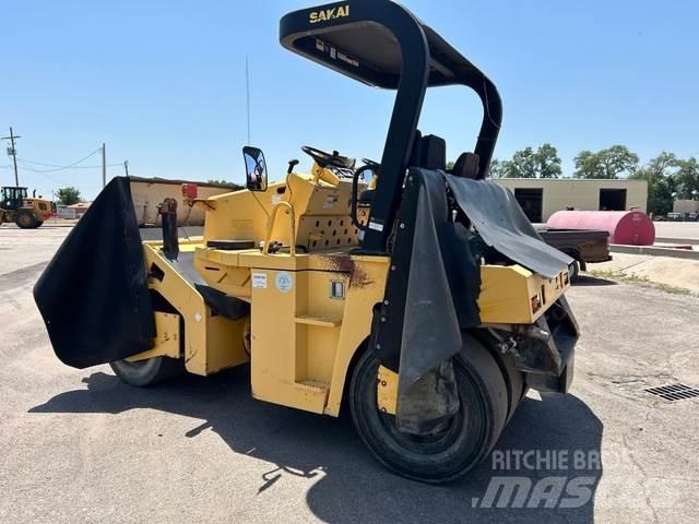 Sakai GW750 Pneumorehvidega rullid