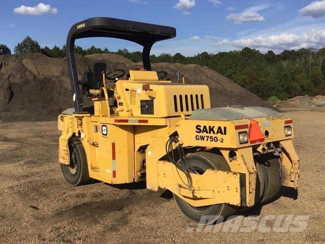 Sakai GW750-2 Pneumorehvidega rullid