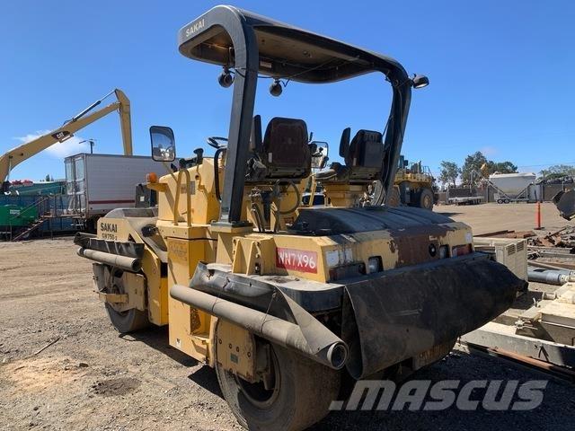 Sakai GW750-2 Pneumorehvidega rullid