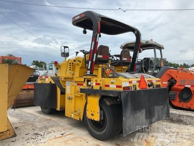 Sakai GW751 Pneumorehvidega rullid