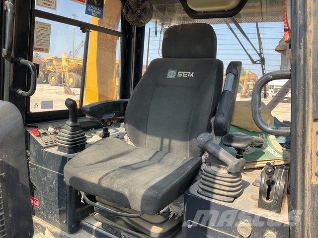 SEM 822D Buldooserid