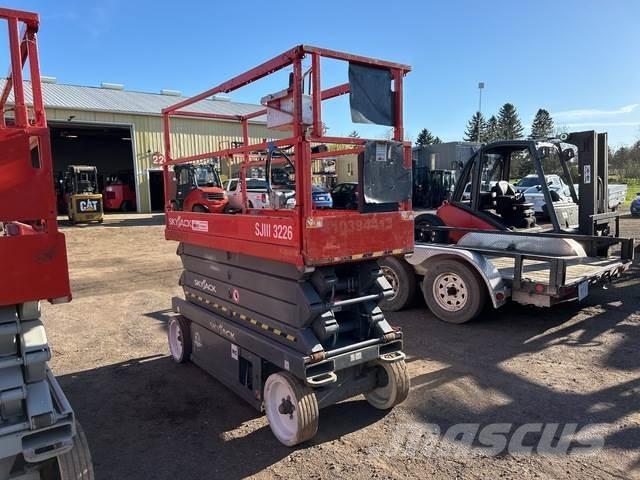 SkyJack 3226 Käärtõstukid