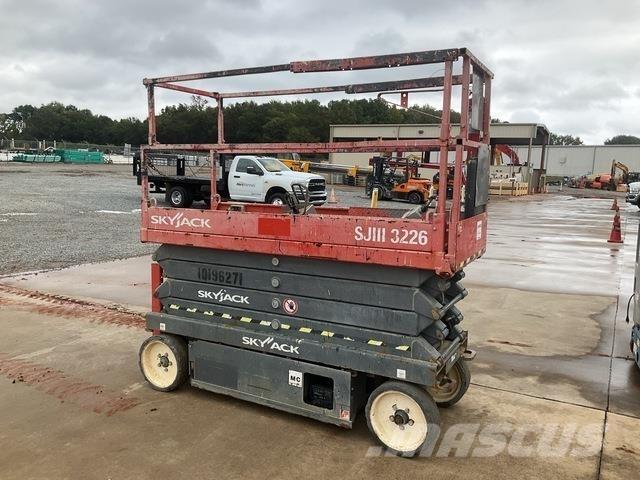 SkyJack 3226 Käärtõstukid