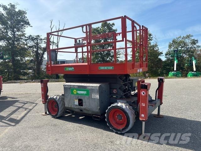 SkyJack 6832RT Käärtõstukid