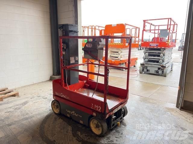 SkyJack SJ12 Vertikaalsed mast tõstukid
