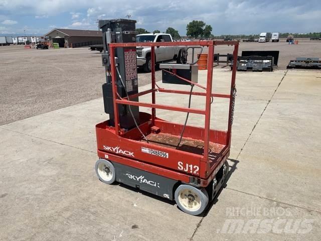 SkyJack SJ12 Vertikaalsed mast tõstukid