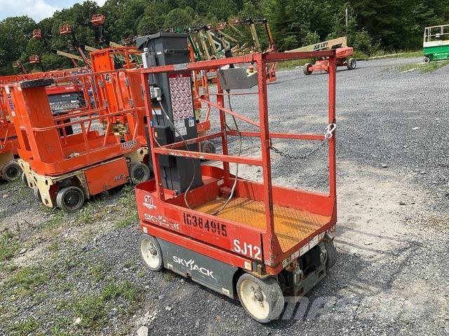 SkyJack SJ12 Vertikaalsed mast tõstukid