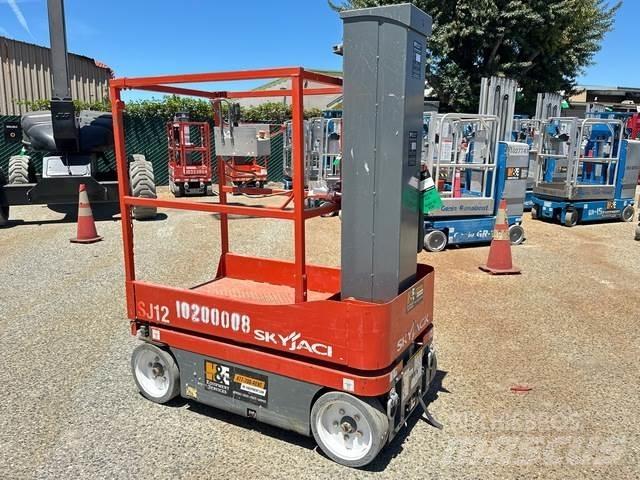 SkyJack SJ12 Vertikaalsed mast tõstukid