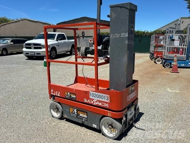 SkyJack SJ12 Vertikaalsed mast tõstukid