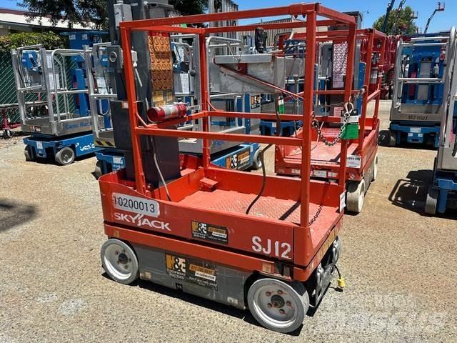 SkyJack SJ12 Vertikaalsed mast tõstukid