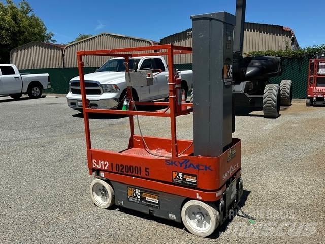 SkyJack SJ12 Vertikaalsed mast tõstukid