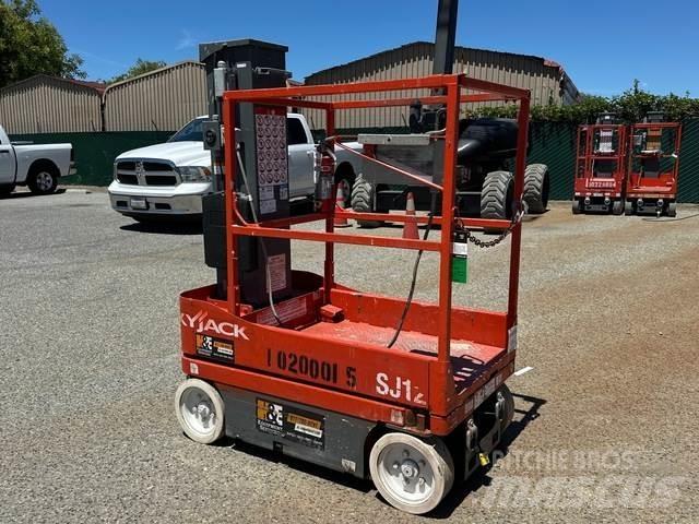 SkyJack SJ12 Vertikaalsed mast tõstukid