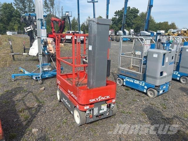 SkyJack SJ12 Vertikaalsed mast tõstukid