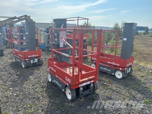 SkyJack SJ12 Vertikaalsed mast tõstukid