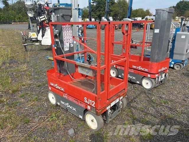 SkyJack SJ12 Vertikaalsed mast tõstukid