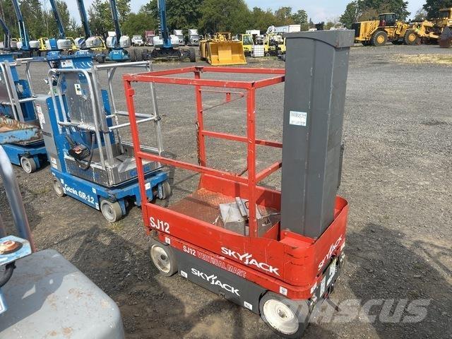 SkyJack SJ12 Vertikaalsed mast tõstukid