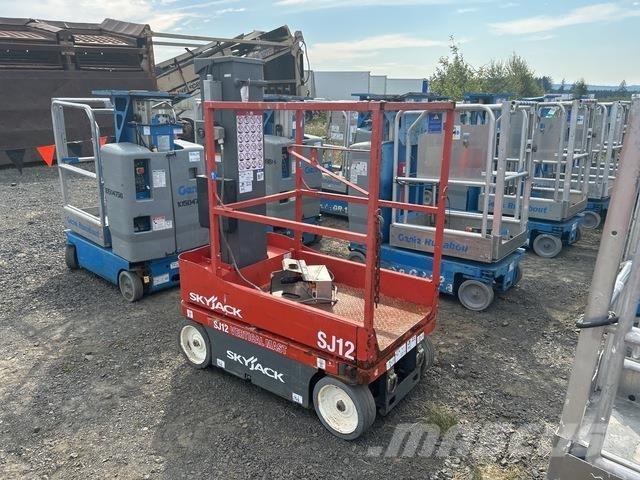 SkyJack SJ12 Vertikaalsed mast tõstukid