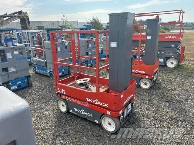 SkyJack SJ12 Vertikaalsed mast tõstukid