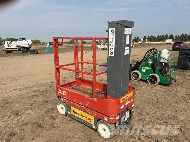 SkyJack SJ12 Vertikaalsed mast tõstukid
