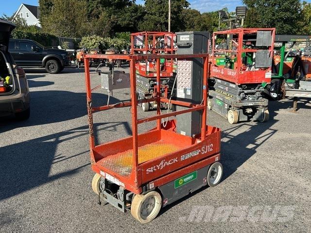 SkyJack SJ12 Vertikaalsed mast tõstukid