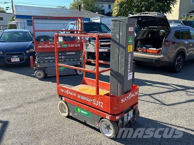 SkyJack SJ12 Vertikaalsed mast tõstukid