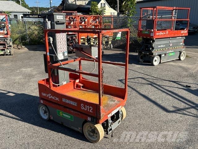 SkyJack SJ12 Vertikaalsed mast tõstukid