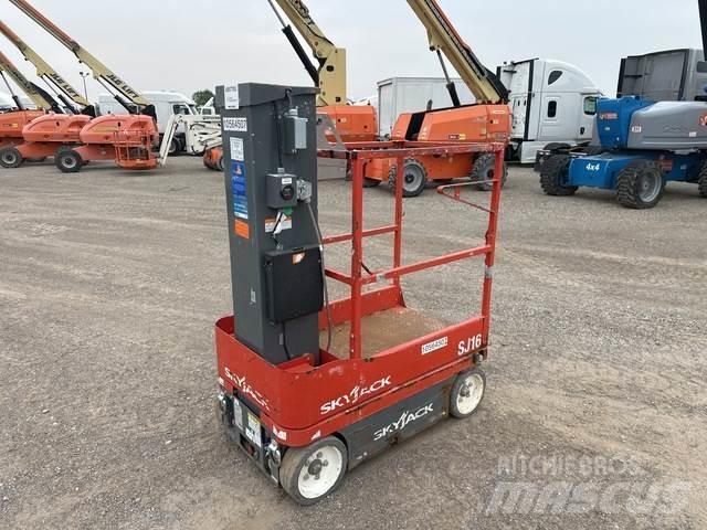 SkyJack SJ16 Vertikaalsed mast tõstukid