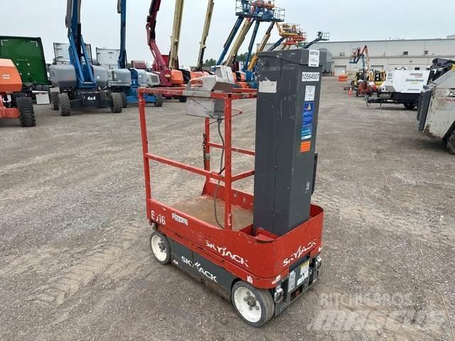 SkyJack SJ16 Vertikaalsed mast tõstukid