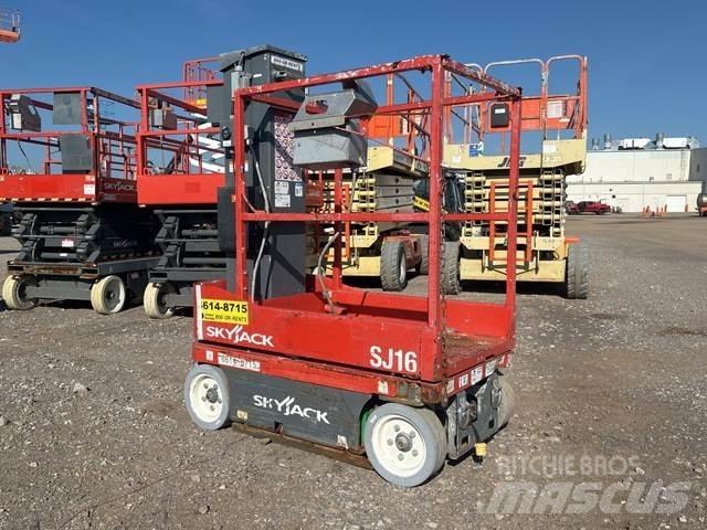 SkyJack SJ16 Vertikaalsed mast tõstukid