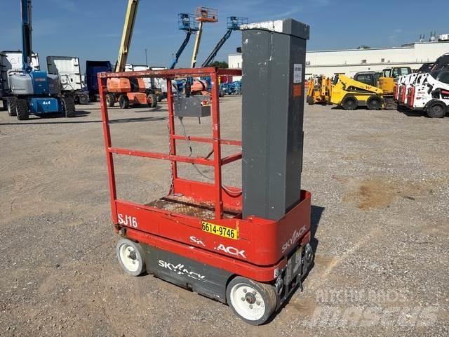 SkyJack SJ16 Vertikaalsed mast tõstukid