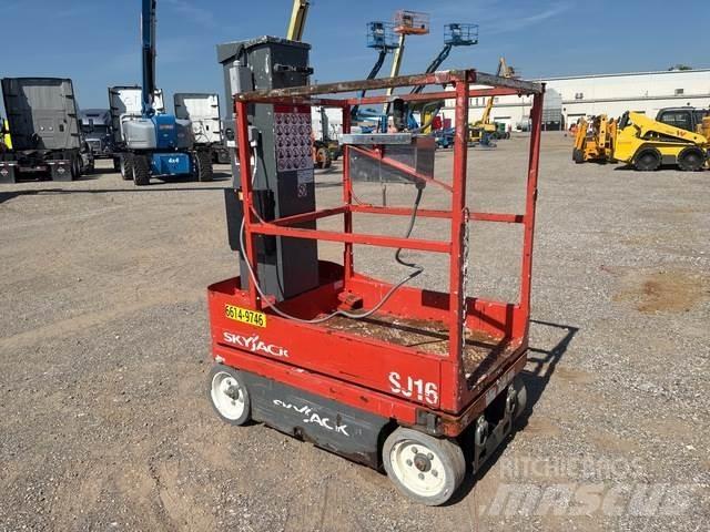 SkyJack SJ16 Vertikaalsed mast tõstukid