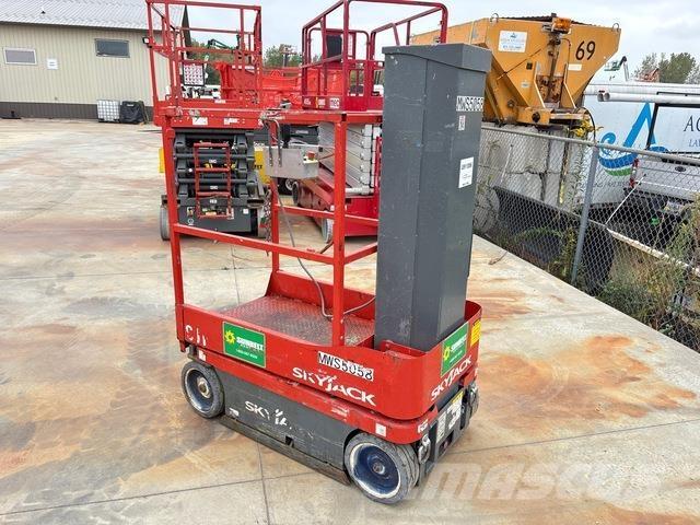 SkyJack SJ16 Vertikaalsed mast tõstukid