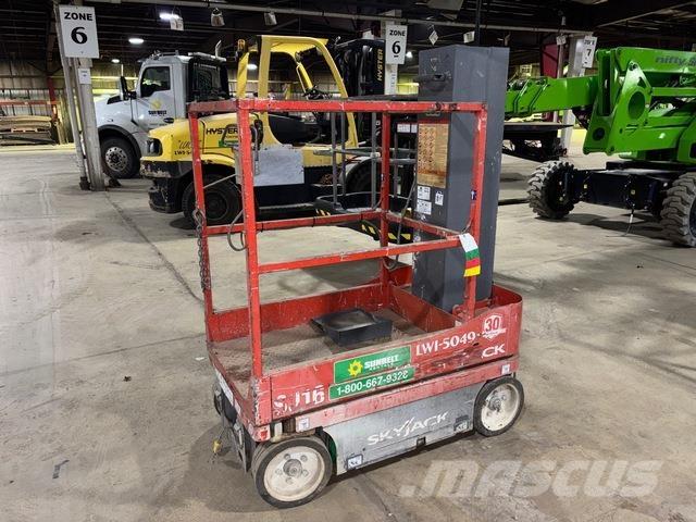 SkyJack SJ16 Vertikaalsed mast tõstukid