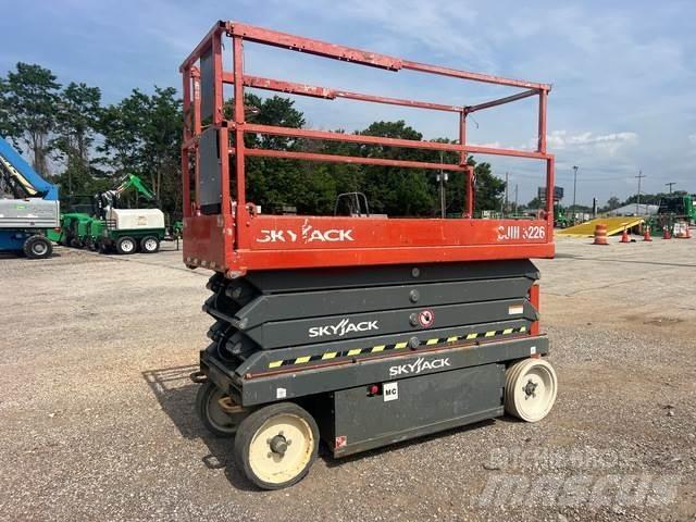 SkyJack SJ3226 Käärtõstukid