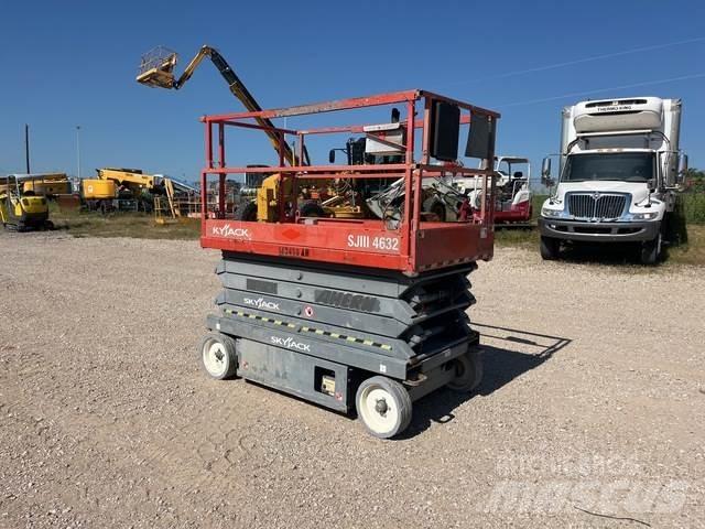 SkyJack SJ4632 Käärtõstukid