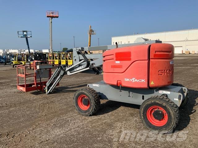 SkyJack SJ46AJ Iseliikuvad poomtõstukid