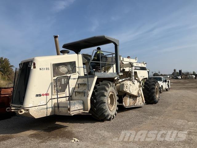 Terex RS446 Pinnasetihendajad