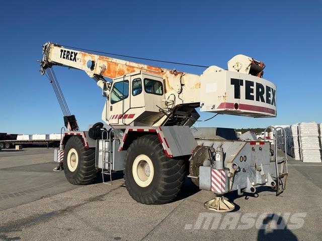 Terex RT135 Raske maastiku tõstukid