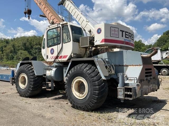 Terex RT335-1 Raske maastiku tõstukid
