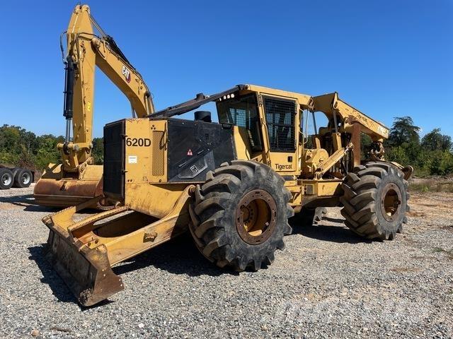 Tigercat 620D Väljaveotraktorid