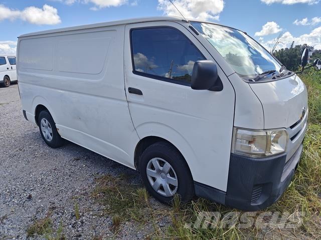 Toyota Hiace Väikebussid