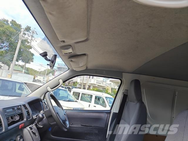 Toyota Hiace Väikebussid