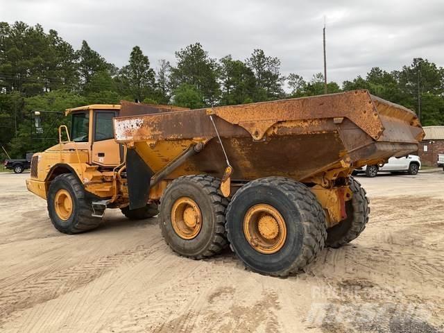 Volvo A30D Liigendraamiga pinnaseveokid