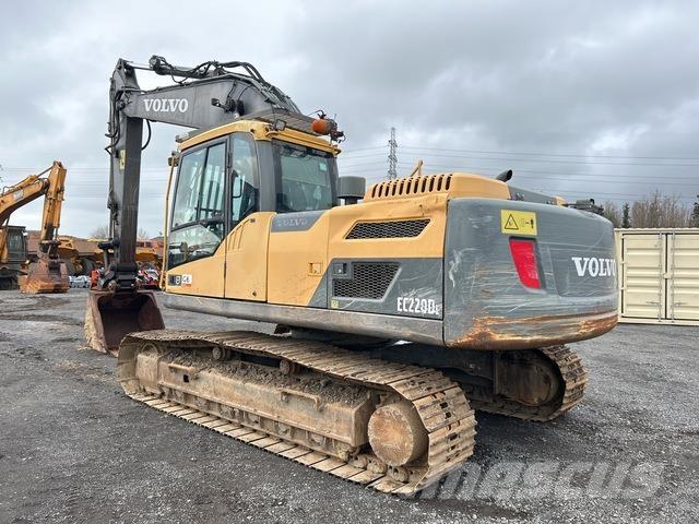 Volvo EC220DL Roomikekskavaatorid