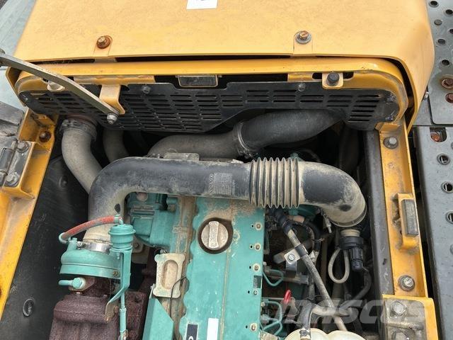 Volvo EC220DL Roomikekskavaatorid