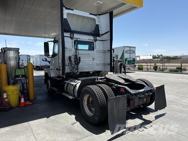 Volvo VNL Sadulveokid