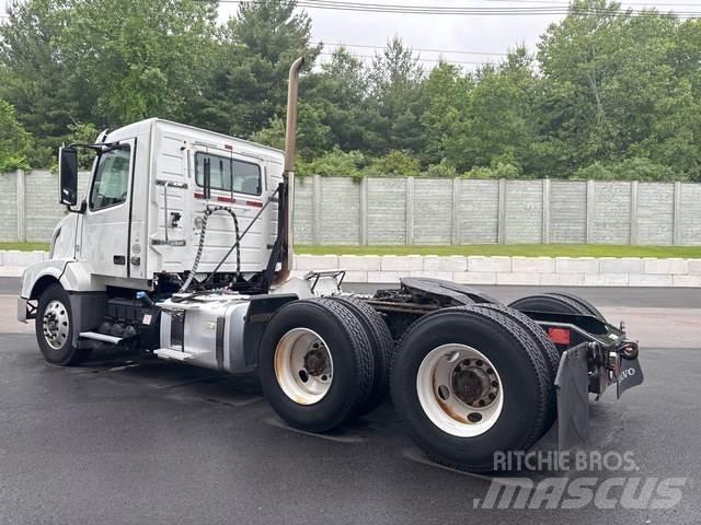 Volvo VNL Sadulveokid