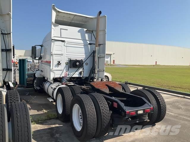 Volvo VNL Sadulveokid