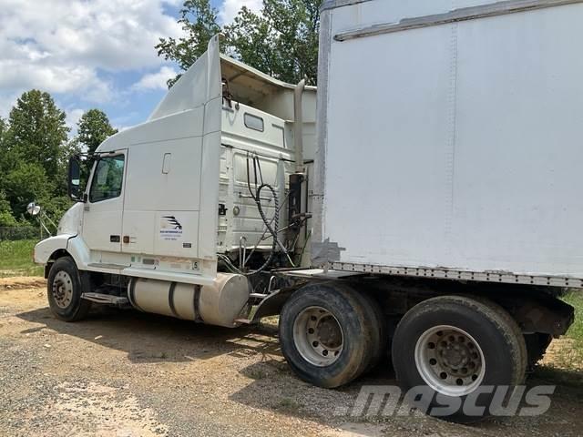 Volvo VNL Sadulveokid